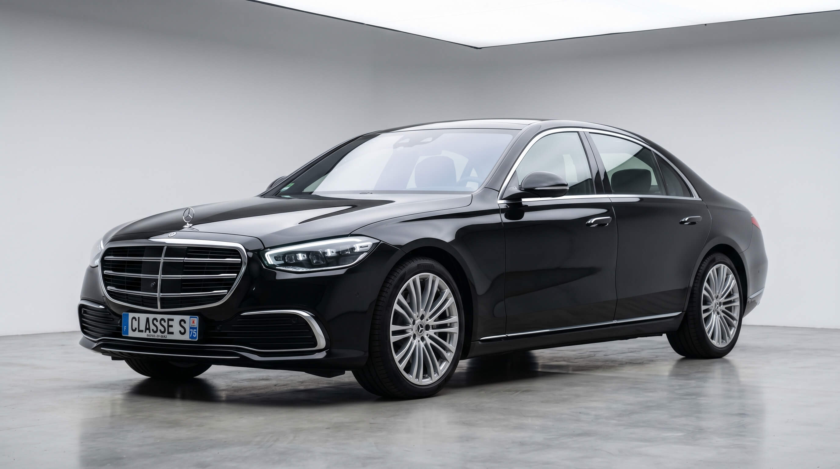 Mercedes Classe S W223 noire chauffeur VIP Paris Le Bourget — vue avant 3/4