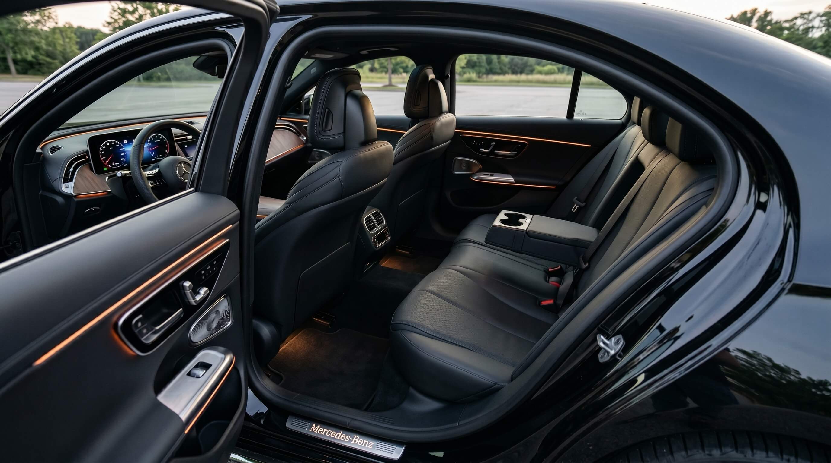 Intérieur Mercedes Classe E W214 cuir noir — cabine arrière